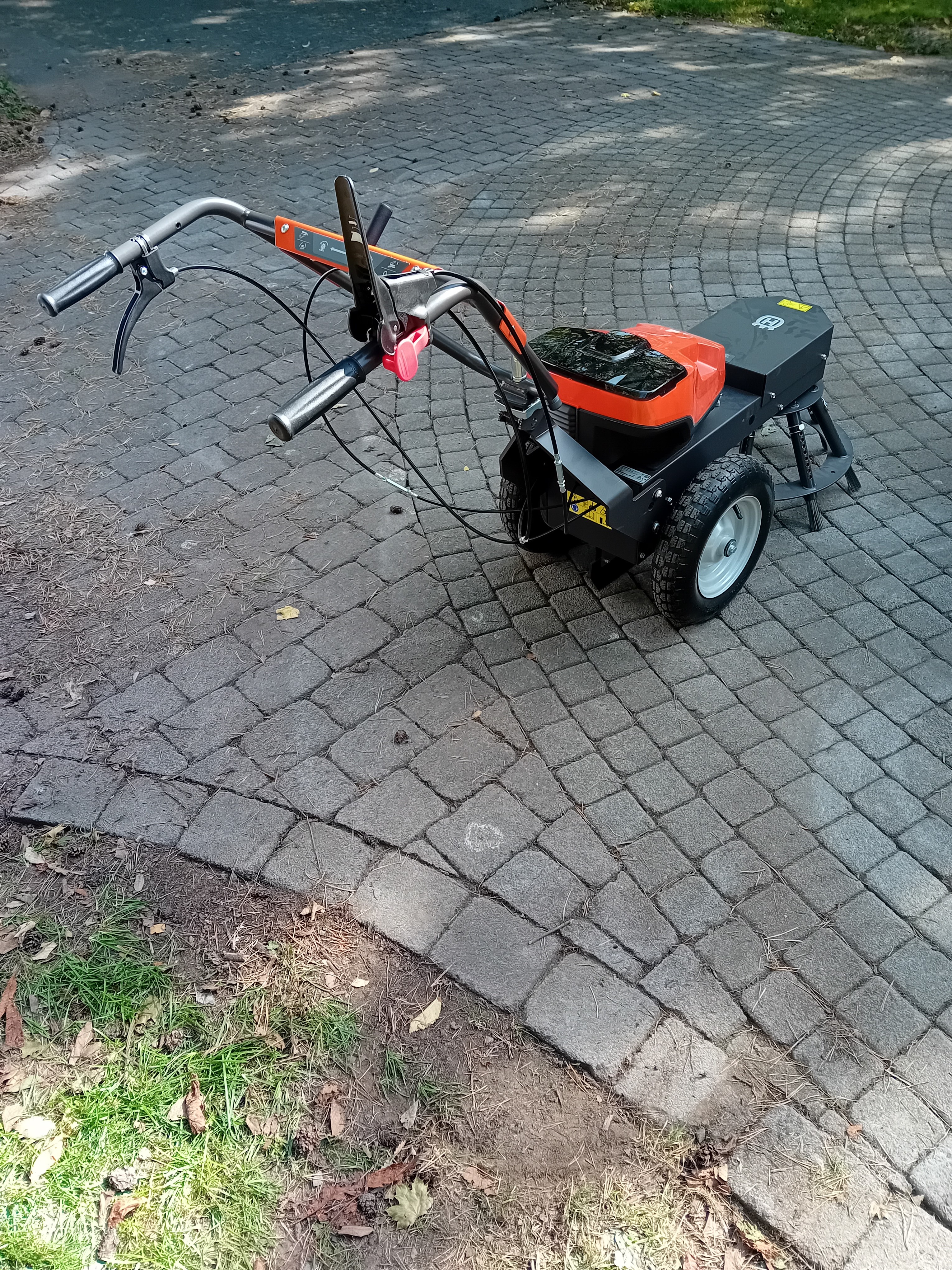 Husqvarna Akku Unkrautbürste WB 560i